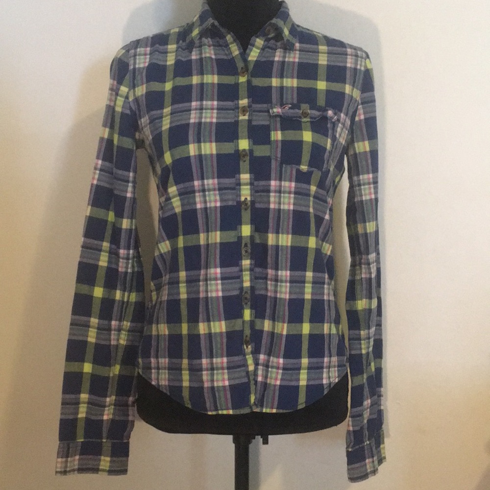 Super cute plaid button down